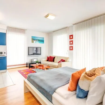 River View - Sunny - Comfy *